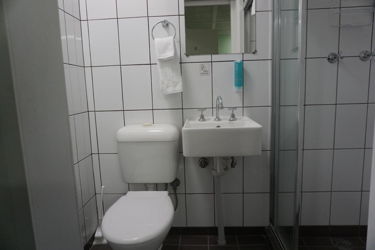 Warners Bay Hotel Екстериор снимка